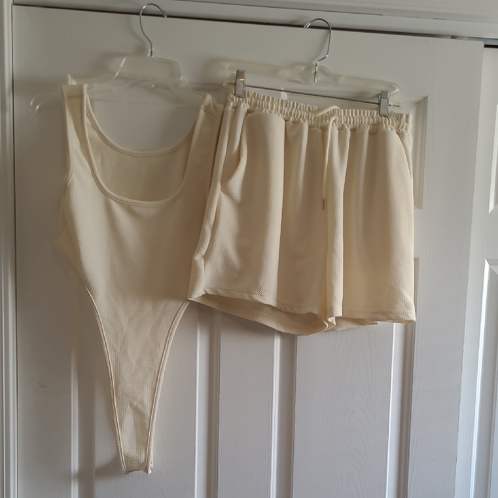 SHEIN Cream Short PantsSet